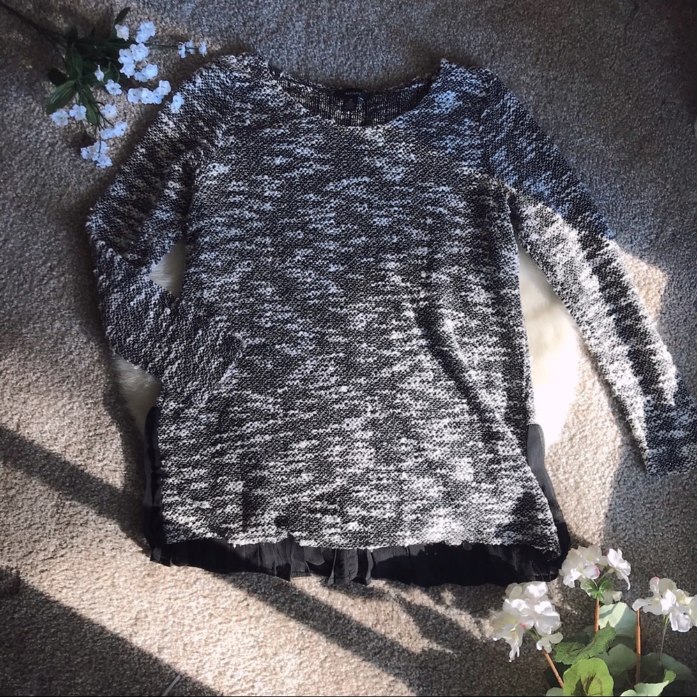 ALFANI black and white sweater button back